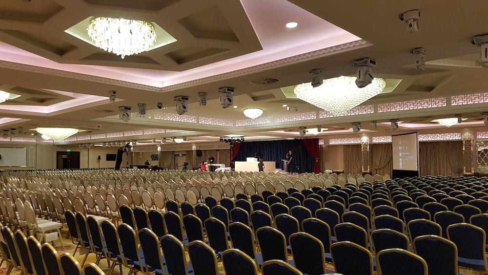 Grand Sapphire Hotel & Banqueting Croydon Exterior foto